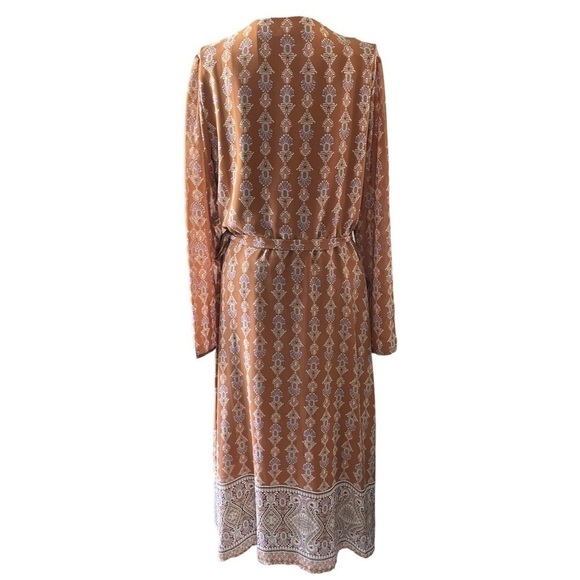 june & hudson Sienna Floral Medallion Printed Wrap Dress - Picture 4 of 13